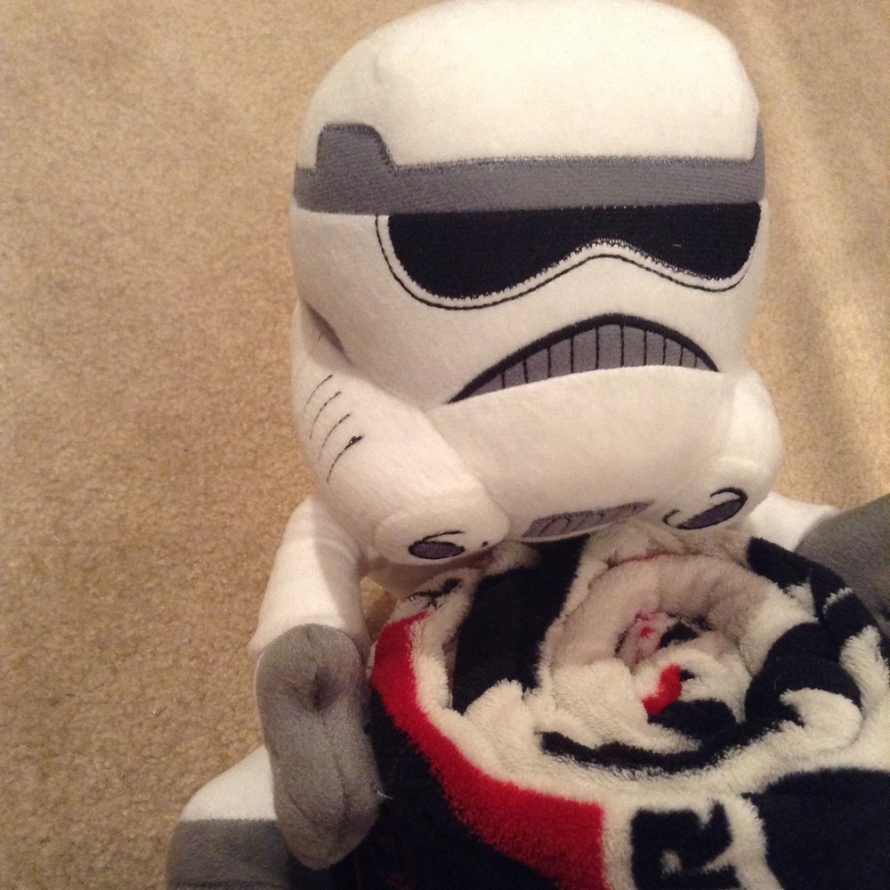 NWT! STAR WARS Imperial Stormtrooper! Plush &Throw - Picture 7 of 8